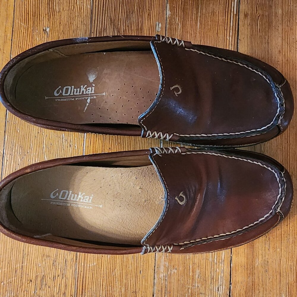 Men's OluKai slip-on leather loafers. Like New.